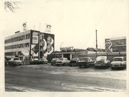 1945